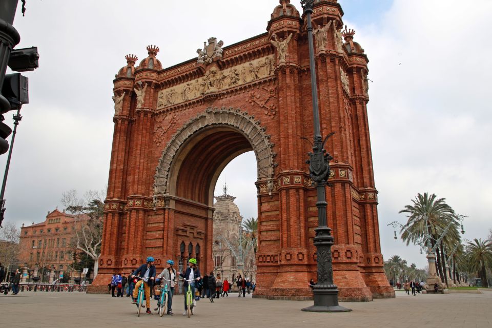 Barcelona: Montjuic Hill E-Bike Tour - Montjuïc by e-bike: why this route works