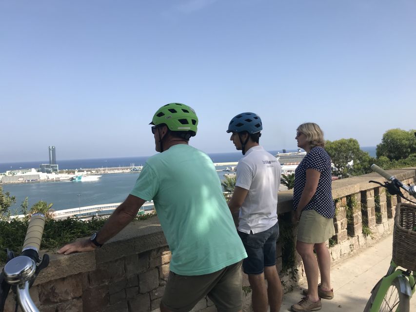 Barcelona: Montjuic Hill E-Bike Tour - Meeting at Passeig de Lluís Companys and getting comfortable fast
