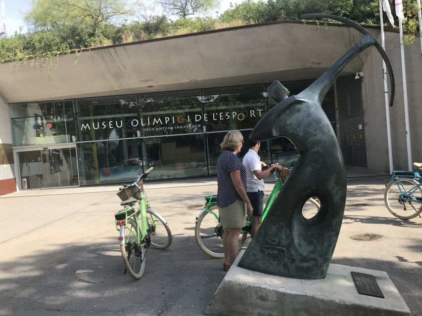 Barcelona: Montjuic Hill E-Bike Tour - Sot del Migdia and Europa Square: the viewpoint moment before the big sights