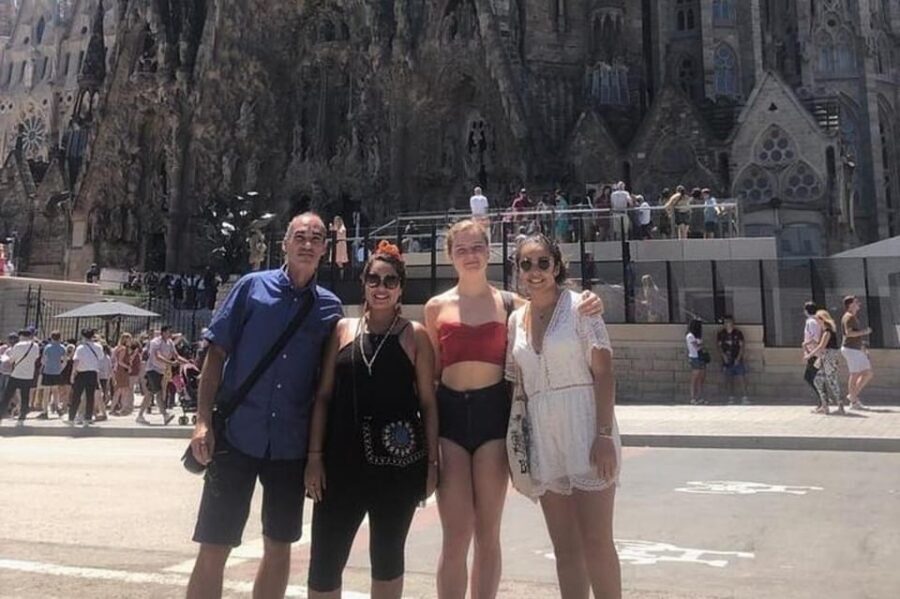 Barcelona : Montjuic Walking tour With A Guide - Before You Go: Where You Meet and the Castle Ticket You Must Confirm