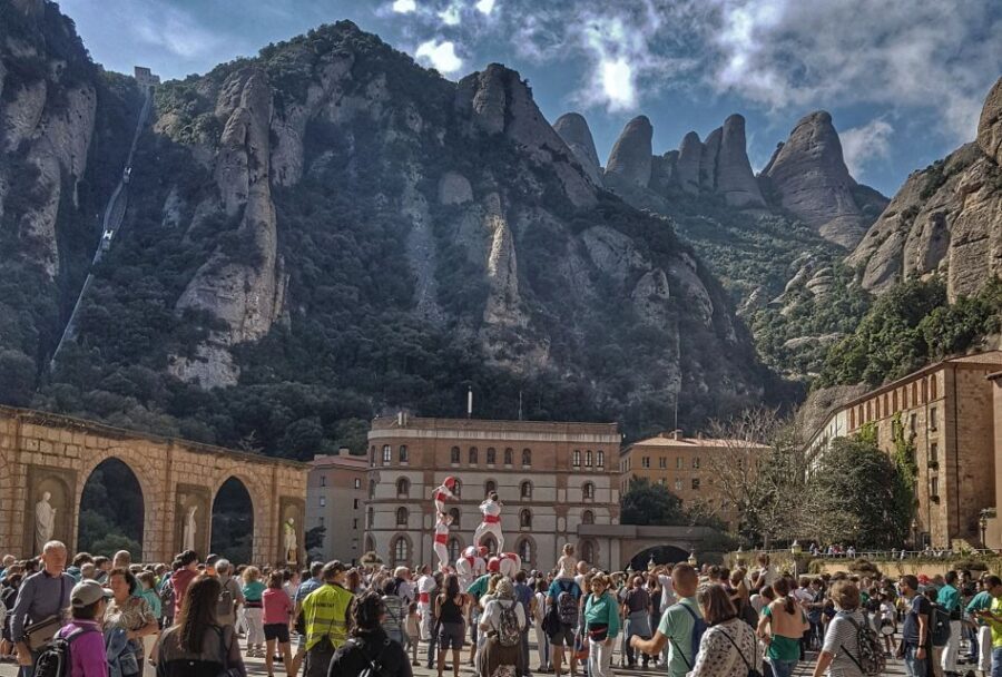 Barcelona: Montserrat Hiking Experience and Monastery Visit - First Step: Meeting at Banc d’Espanya and Riding Up in Comfort