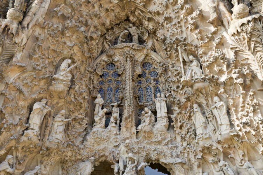 Barcelona: Montserrat & Sagrada Familia Guided Tour - Two icons, one schedule: how this day tour really works