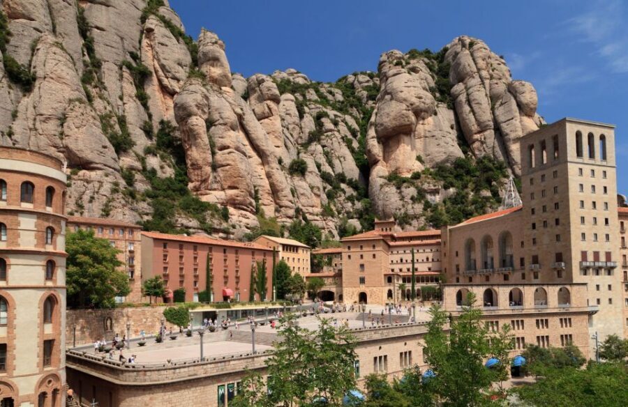 Barcelona: Montserrat & Sagrada Familia Guided Tour - Getting to Montserrat: coach ride, Monistrol stop, and the rack railway