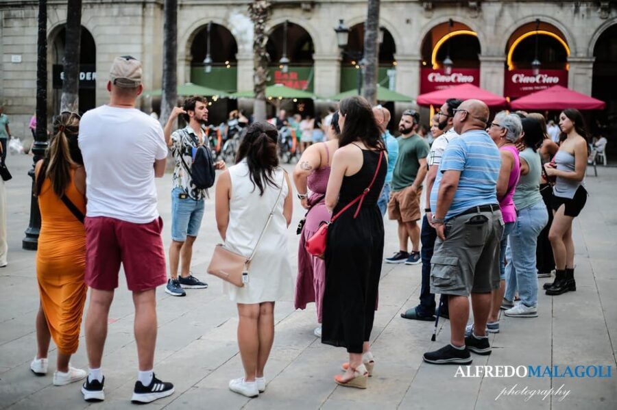 Barcelona: Old Town Guided Walking Tour - Why the Gothic Quarter Walking Tour Works for First-Day Orientation