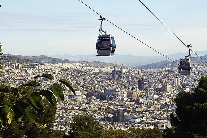Barcelona: Old Town, Montjuic Castle, Cable Car Small Group Tour - Ramblas warm-up at Palau Moja and the easy start