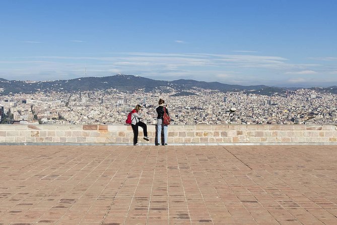 Barcelona: Old Town, Montjuic Castle, Cable Car Small Group Tour - Back down to El Poble-sec for tapas