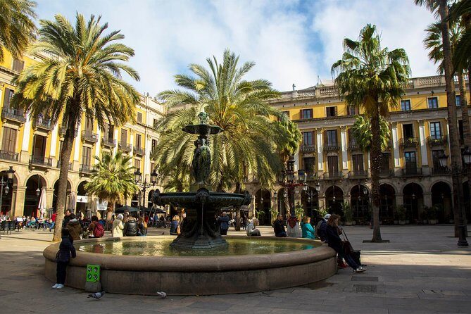 Barcelona Old Town Private Walking Tour - Getting Oriented at Arc de Triomf