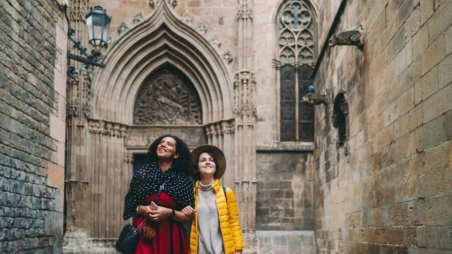Barcelona Old Town Private Walking Tour with Local Historian - From Palau de la Música to Santa Caterina: architecture meets daily life