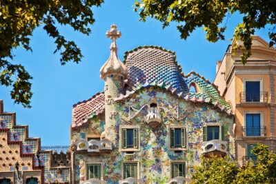 Barcelona Old Town Walking Tour & Optional Casa Battlo Ticket - Gothic Quarter: Barcelona Cathedral and the small squares that run the show