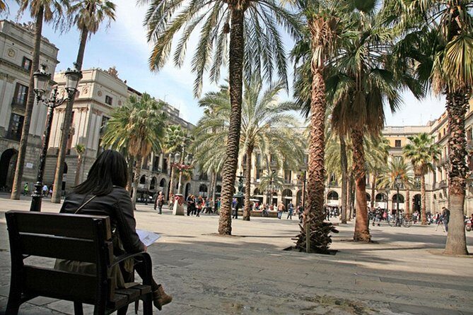 Barcelona Old Town walking tour with official guide - A Small, Guided Walk That Helps You Understand Barcelona
