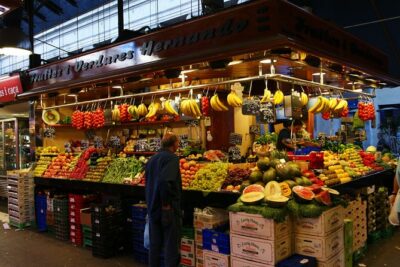 Barcelona : Paella Cooking Experience + Boqueria Market Exclusive Tour - Plaça de Sant Jaume to the Kitchen: Old Town Without the Marathon