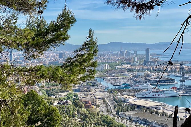 Barcelona Panoramic Walking Tour - Discover Montjuic - Cementerio de Montjuïc: a brief stop with a big atmosphere