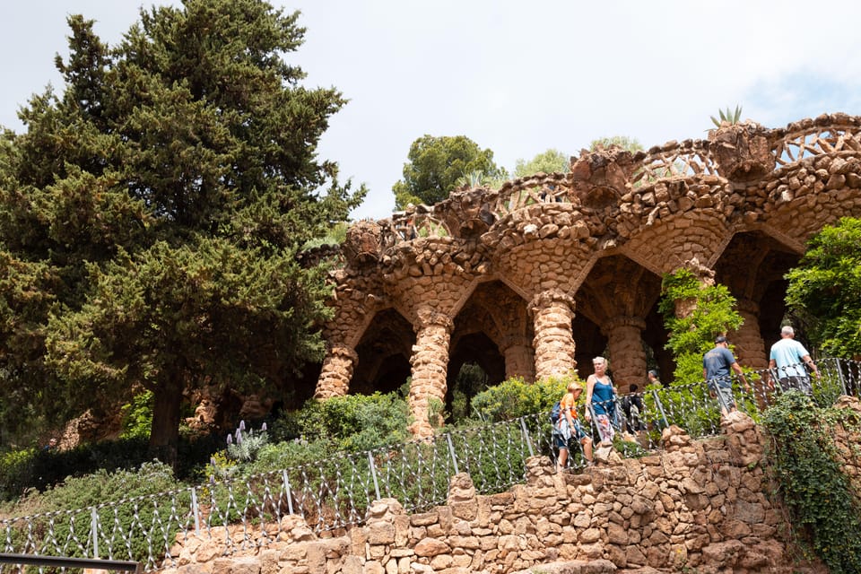 Barcelona: Park Güell Guided Tour with Fast-Track Access - UNESCO monumental area: giant lizard, park-keeper’s house, hypostyle room