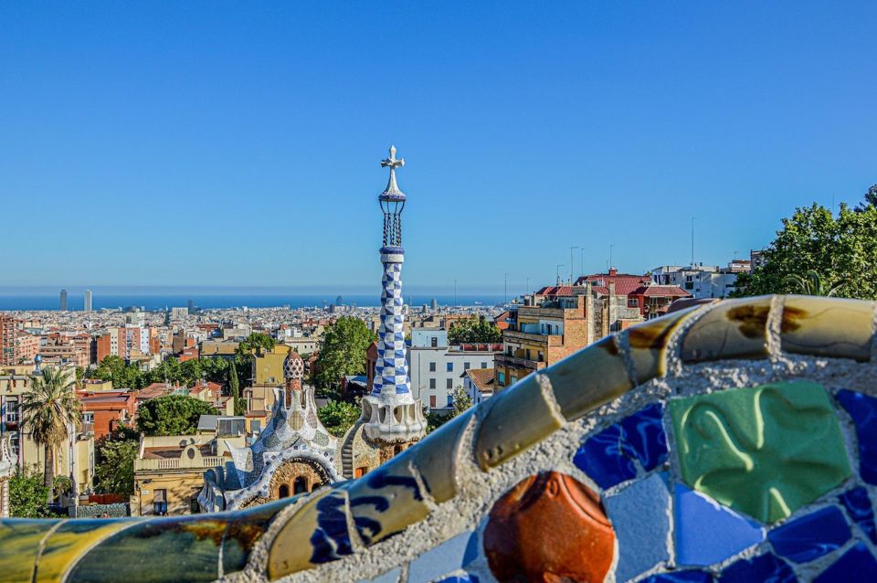 Barcelona: Park Güell Guided Tour with Fast-Track Access - Marianao entrance: how the fast-track actually feels on the ground
