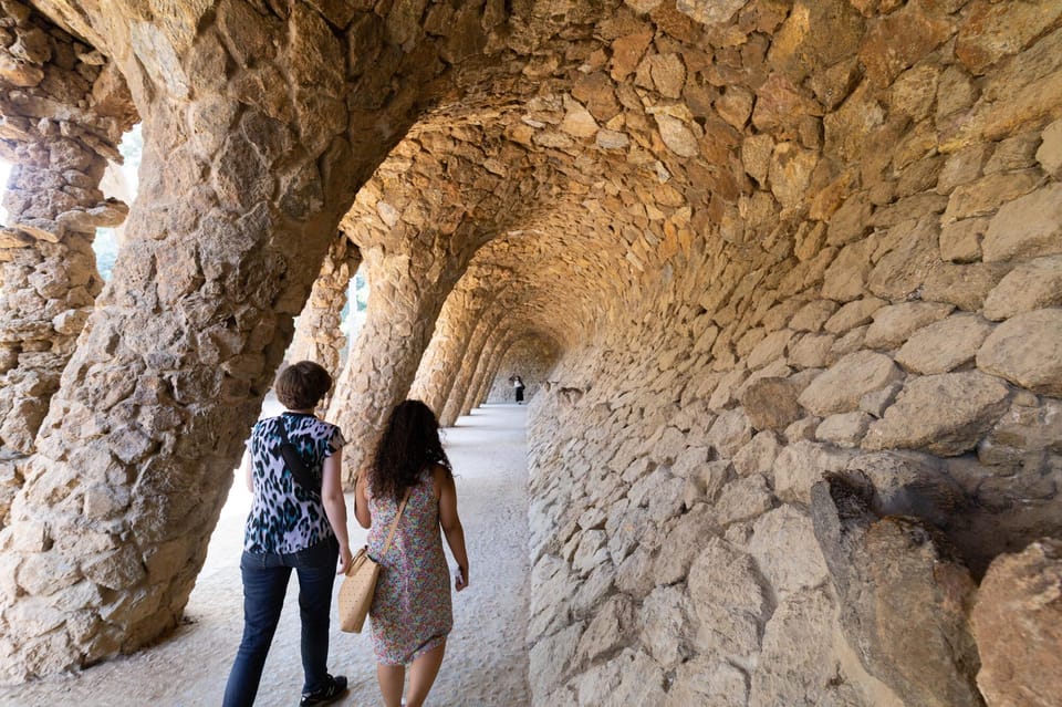 Barcelona: Park Guell Guided Tour with Skip-the-Line Entry - The 45 Minutes After the Tour: Your Time to Wander, Climb, and Repeat Photos