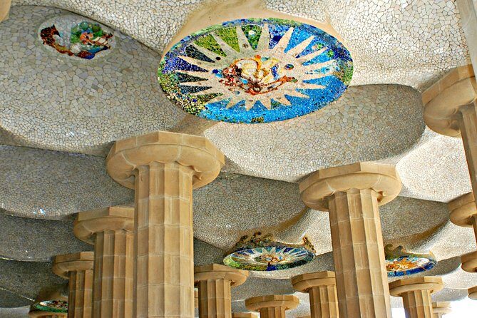 Barcelona: Park Guell Guided Tour with Skip the Line Ticket - What Actually Happens During the 1 Hour 15 Minute Walk