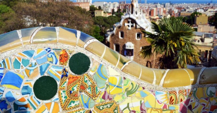 Barcelona & Park Güell: Private Half-Day Tour with Pickup - Gothic Quarter Finish: Cathedral Facades and Plaça Sant Jaume
