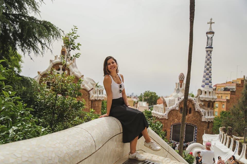Barcelona: Park Güell Private Photography Experience - The Stop Inside Park Güell: Strategic Hotspots and Natural Poses