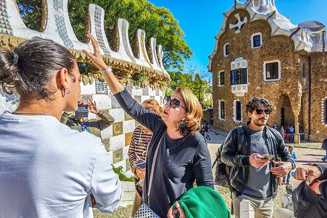 Barcelona: Park Guell Small Guided Tour & Skip the Line Ticket - The one-hour route: Park Güell highlights, explained