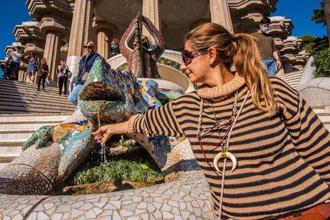 Barcelona: Park Guell Small Guided Tour & Skip the Line Ticket - The guide experience: names you might recognize