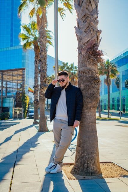 Barcelona Photo Experience: famous landmarks or the beach! - Your Photographer’s Role: Poses, Angles, and Confidence Without Cringing