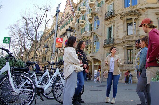 Barcelona Photo Highlights eBike Small Group Tour - Why an e-bike photo tour makes sense in Barcelona
