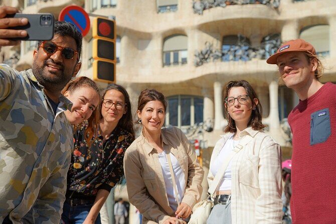 Barcelona Photo Highlights eBike Small Group Tour - Seaside viewpoints and the historic-center finish: Miramar to L’Estel Ferit