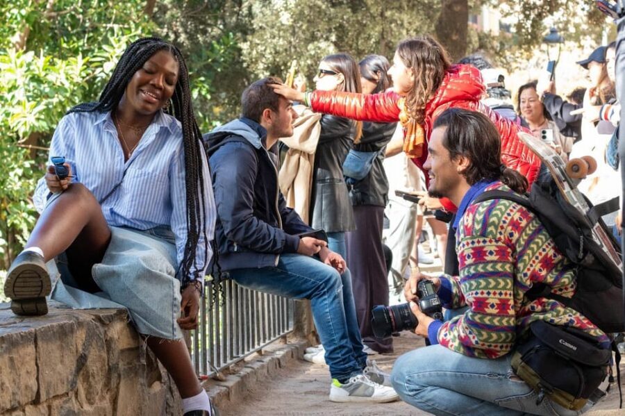 Barcelona: Photographic Madness at Barceloneta Beach - The photo package: 15 edited high-res shots in 24 hours