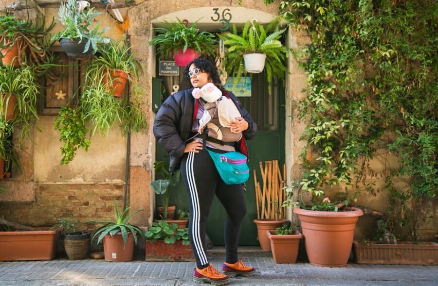 Barcelona: Photographic Madness at Barceloneta Beach - Who this is for: solo, couples, and families at Barceloneta