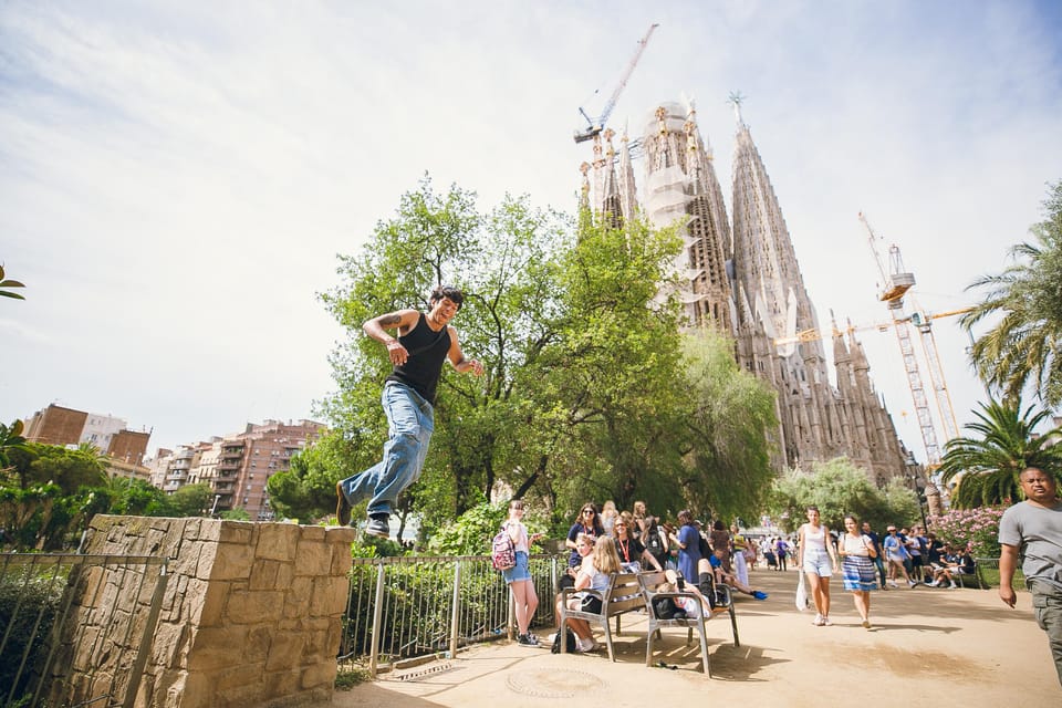 Barcelona: Photographic Madness at the Sagrada Familia - Who should book this Sagrada Familia photo session