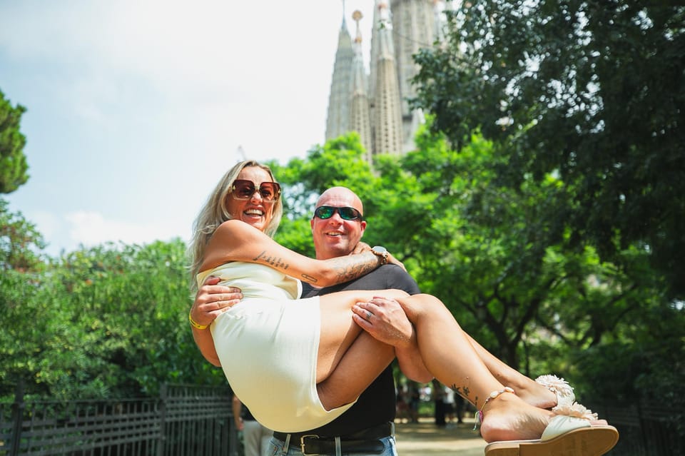 Barcelona: Photographic Madness at the Sagrada Familia - Live violin + “model for a day” energy (without the awkwardness)