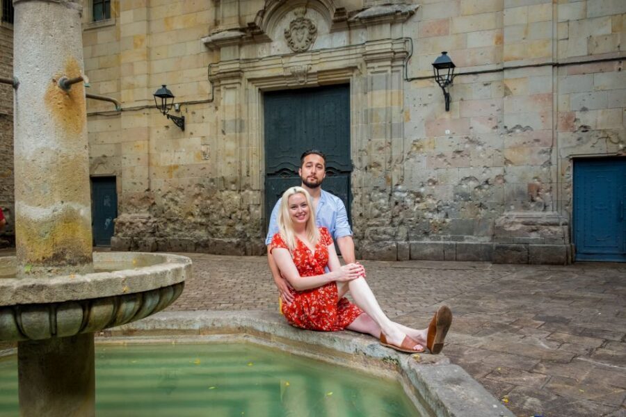 Barcelona: Photoshoot in Scenic Locations - Small group energy and language support