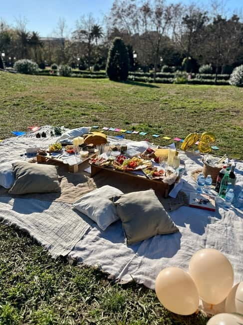 Barcelona PICNIC. Exclusive and personalized experience. - Ciutadella Park, the Beach, or Montjuïc: Pick Your Picnic Mood