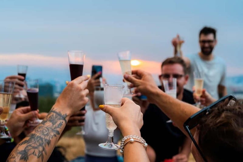 Barcelona PICNIC. Exclusive and personalized experience. - The Snack-and-Drink Reality: What’s Included vs What You Must Add