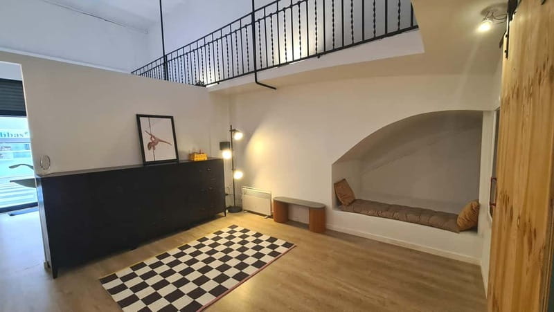 Barcelona: Pole Dancing Class - Why pole dancing basics work so well in Barcelona