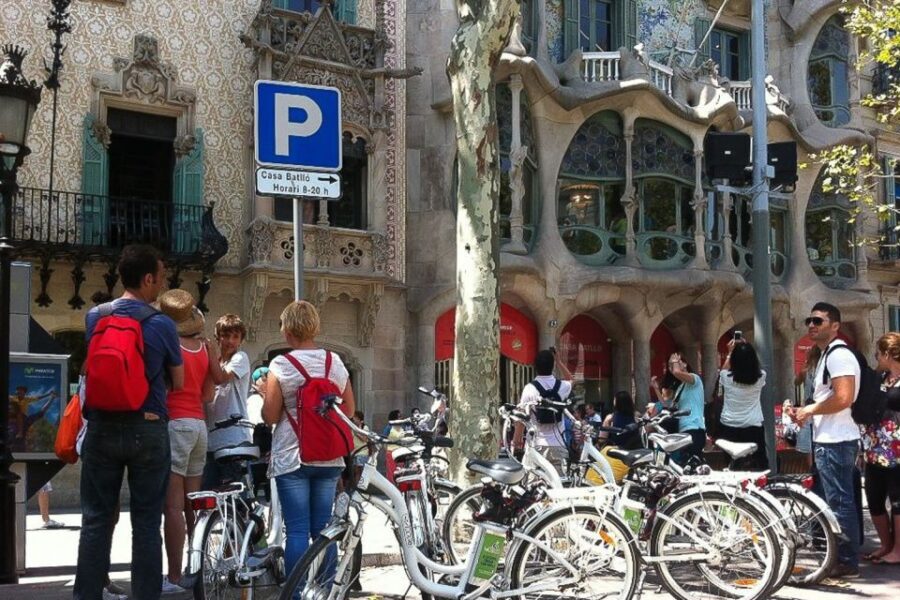 Barcelona: Private 5 Neighborhoods Tour by Electric Bike - Key things that make this e-bike tour work