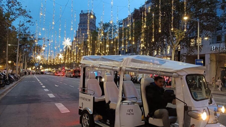 Barcelona: Private Christmas Lights Tour by Eco Tuk Tuk - Christmas lights by electric tuk tuk: what that 1-hour loop really delivers