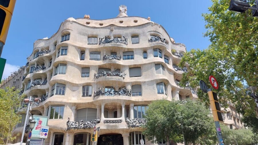 Barcelona: Private City Tour - Where the guides make the difference: communication, kindness, and real pacing