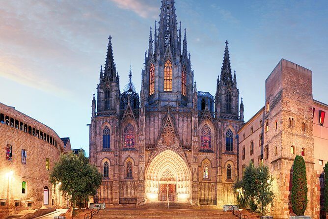 Barcelona Private City Tour (Top Attractions + Pick-up) - Barri Gòtic and the Cathedral Area for Medieval Atmosphere