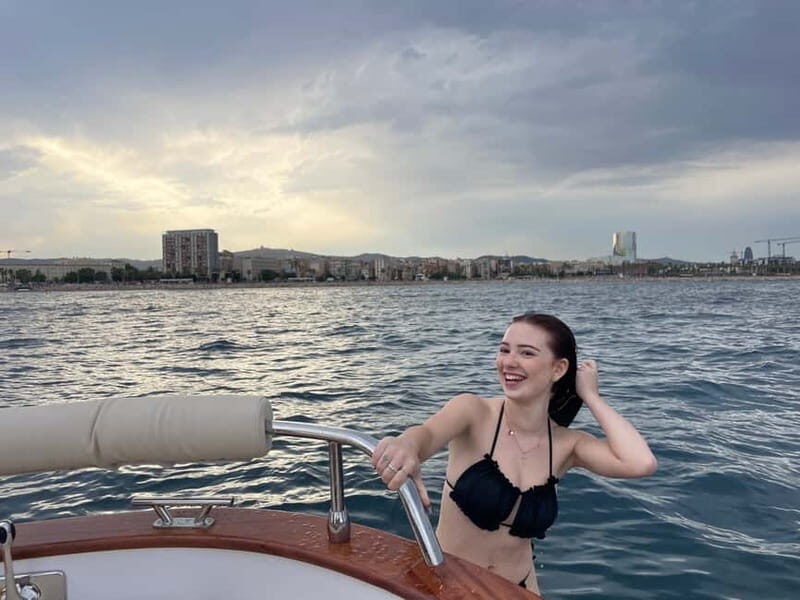 Barcelona: Private Classic Yacht Tour with Drinks - Drinks Aboard: Wine, Beer, and a Relaxed Social Pace