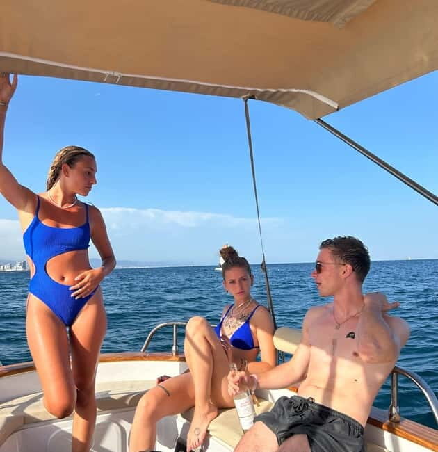 Barcelona: Private Classic Yacht Tour with Drinks - Boat Comfort: What the 2023 Classic Style Gives You