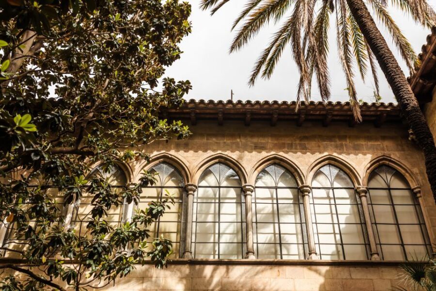 Barcelona: Private Custom Tour with a Local – Icons & Gems - Gothic Quarter on foot: how narrow streets and medieval squares tell a story