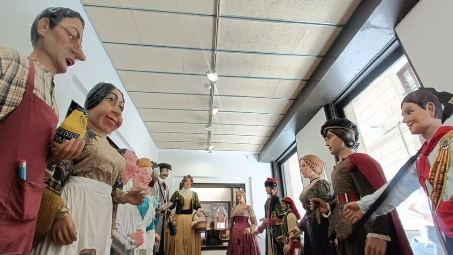 Barcelona private Family-Friendly Cultural & Food Tour - The treasure hunt through the oldest streets of Barcelona