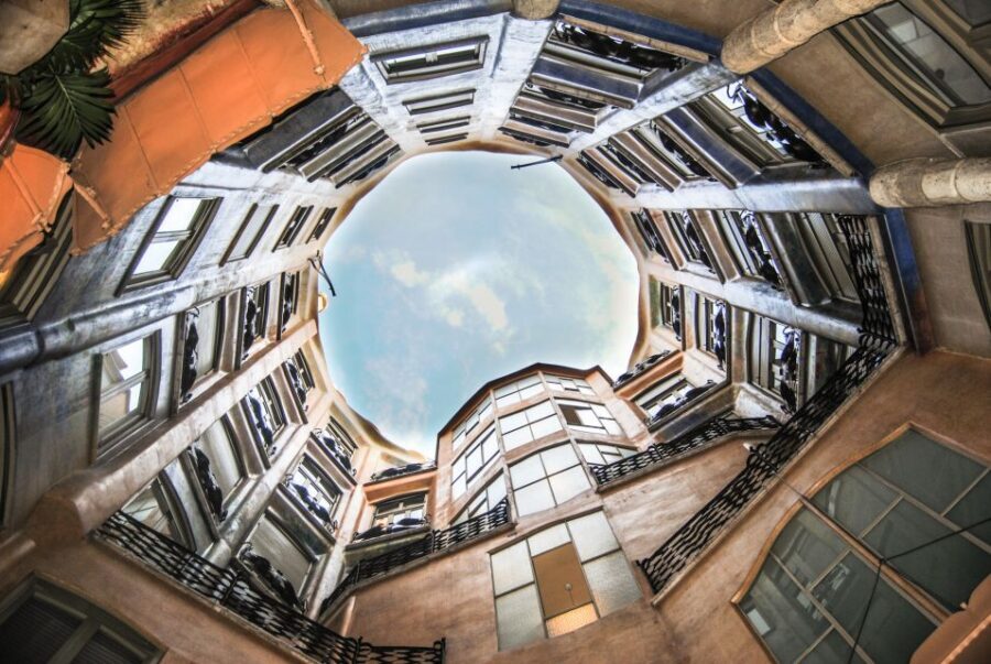 Barcelona: Private Gaudi Tour to Casa Mila & Casa Vicens - Where you start: Plaça del Teatre to Gaudí mode