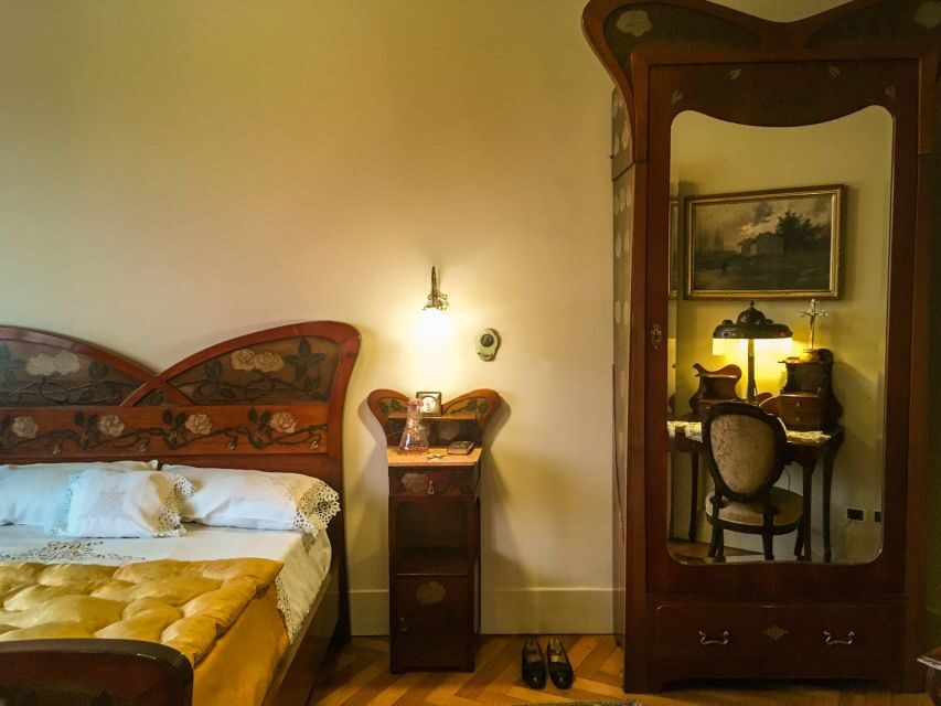 Barcelona: Private Gaudi Tour to Casa Mila & Casa Vicens - Santa Creu gardens: where the story gets real