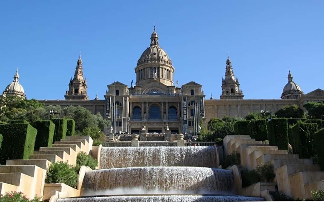 Barcelona: Private Half-Day Sightseeing Tour with a Local - Entrance fees, tickets, and how to avoid surprises
