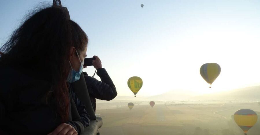 Barcelona: Private Hot Air Balloon Ride - Route roulette: Montserrat, Costa Brava, Pyrenees, and more