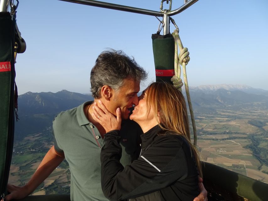 Barcelona: Private Hot Air Balloon Ride - Your morning starts early: watching the balloon come alive
