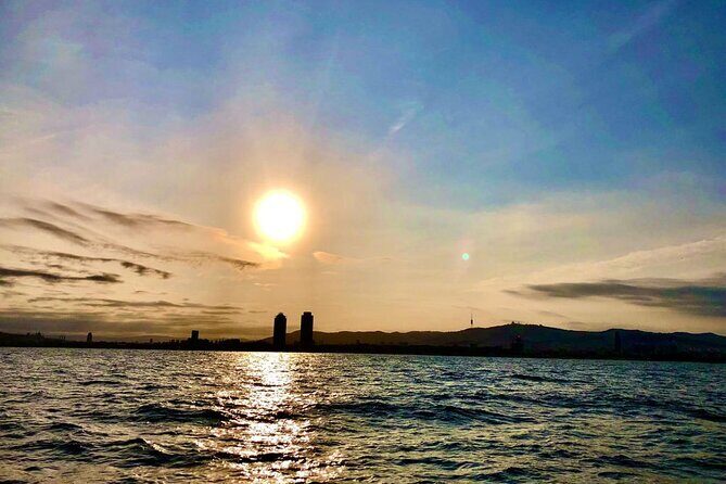 Barcelona Private Luxury Motor Yacht Sunset Cruise with Drinks - The 2-hour option: Catalan dinner with ham, omelette, hummus, and cava