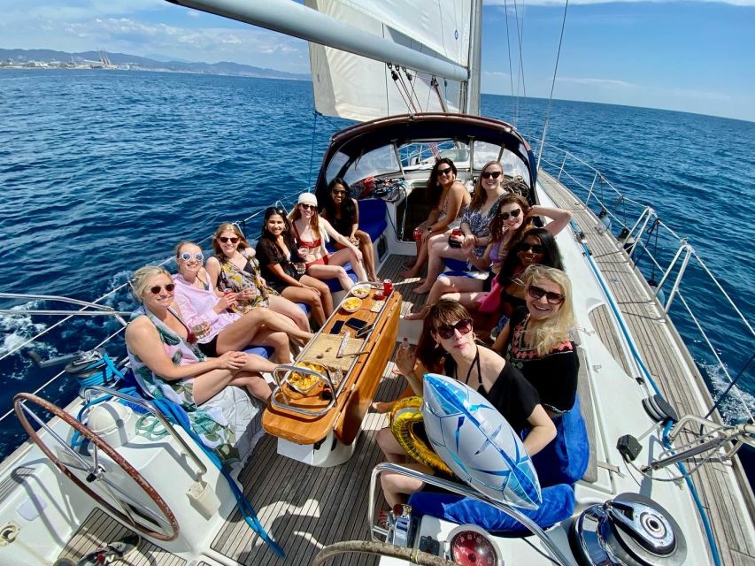 Barcelona: Private Luxury Sailing Tour - From the Golden Fish to the twin towers: the skyline looks made for sailing